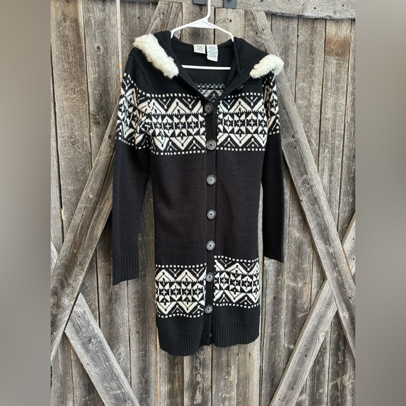 725 originals Sweaters - Super cute long cardigan